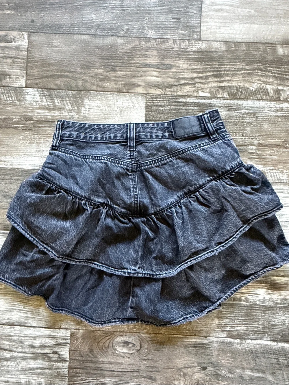 American Eagle Washed Black Denim Ruffle Mini Skirt Size 0 Y2K Coquette Festival - Picture 6 of 6